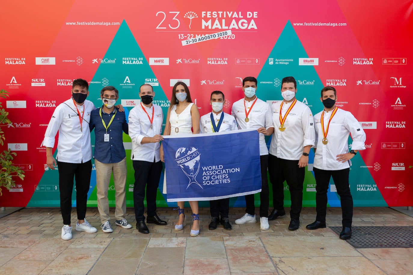 Imagen principal - Presentación de 'En tensión' en Cinema Cocina en el cine Albéniz. Estreno de 'Vídeo en las venas' (2020), de José Ramón Da Cruz. Presentación de 'Paraíso' (2019), de Mateo Cabeza, en el Teatro Echegaray. 