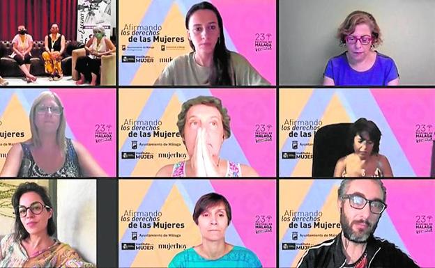 Imagen principal - Arriba, encuentro virtual en la entrega de los galardones 'Afirmando los derechos de la mujer'. Sobre estas líneas , Mabel Lozano en la entrega virtual de las distinciones 'Afirmando los derechos de la mujer'.y Salva Reina con Juan de Dios Mellado..