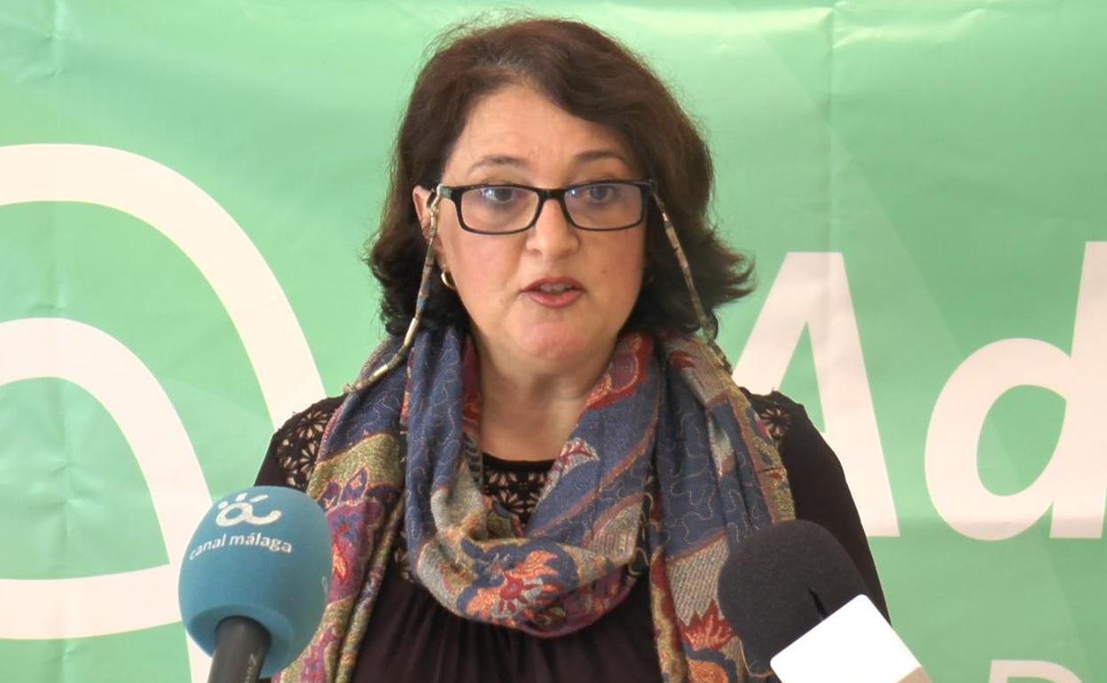 Maribel González, diputada provincial de Adelante Málaga, en una rueda de prensa.