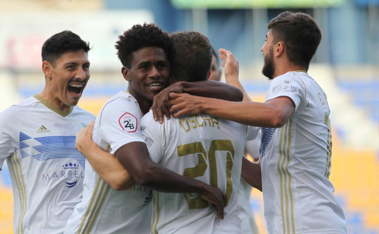 Los jugadores del Marbella celebran un gol en un duelo de la pasada campaña. 