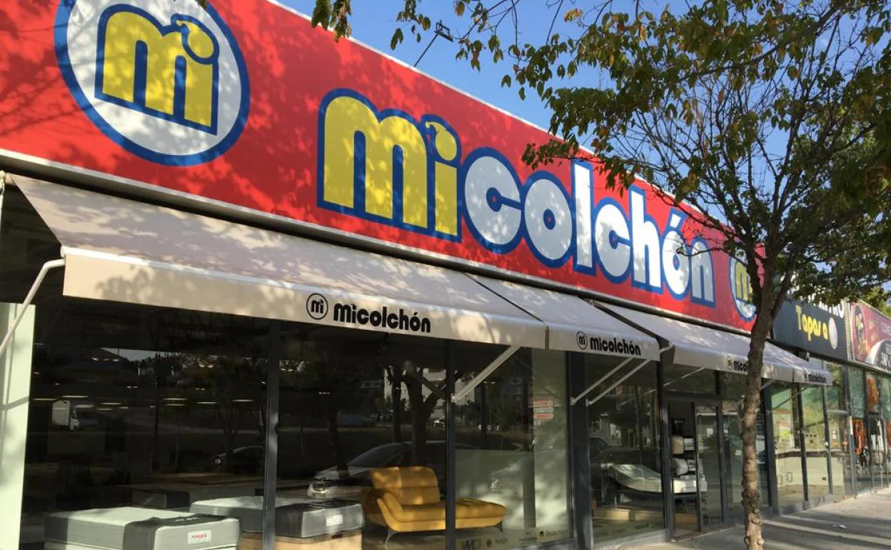 Fachada de la tienda de MiColchón en San Pedro de Alcántara, recientemente inaugurada.