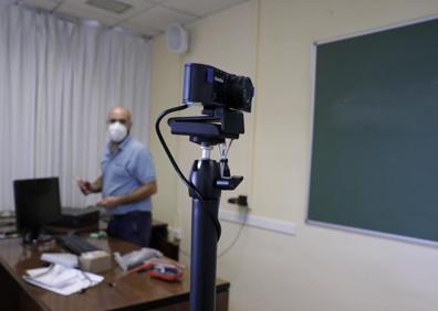 Imagen secundaria 1 - La Universidad instala cámaras en 317 aulas para llevar las clases a los alumnos en tiempo real