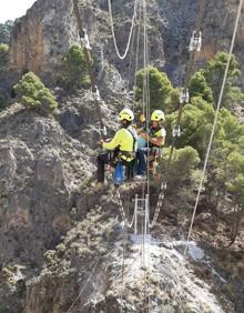 Imagen secundaria 2 - La Diputación prevé abrir a principios de octubre el Caminito del Rey de la Axarquía