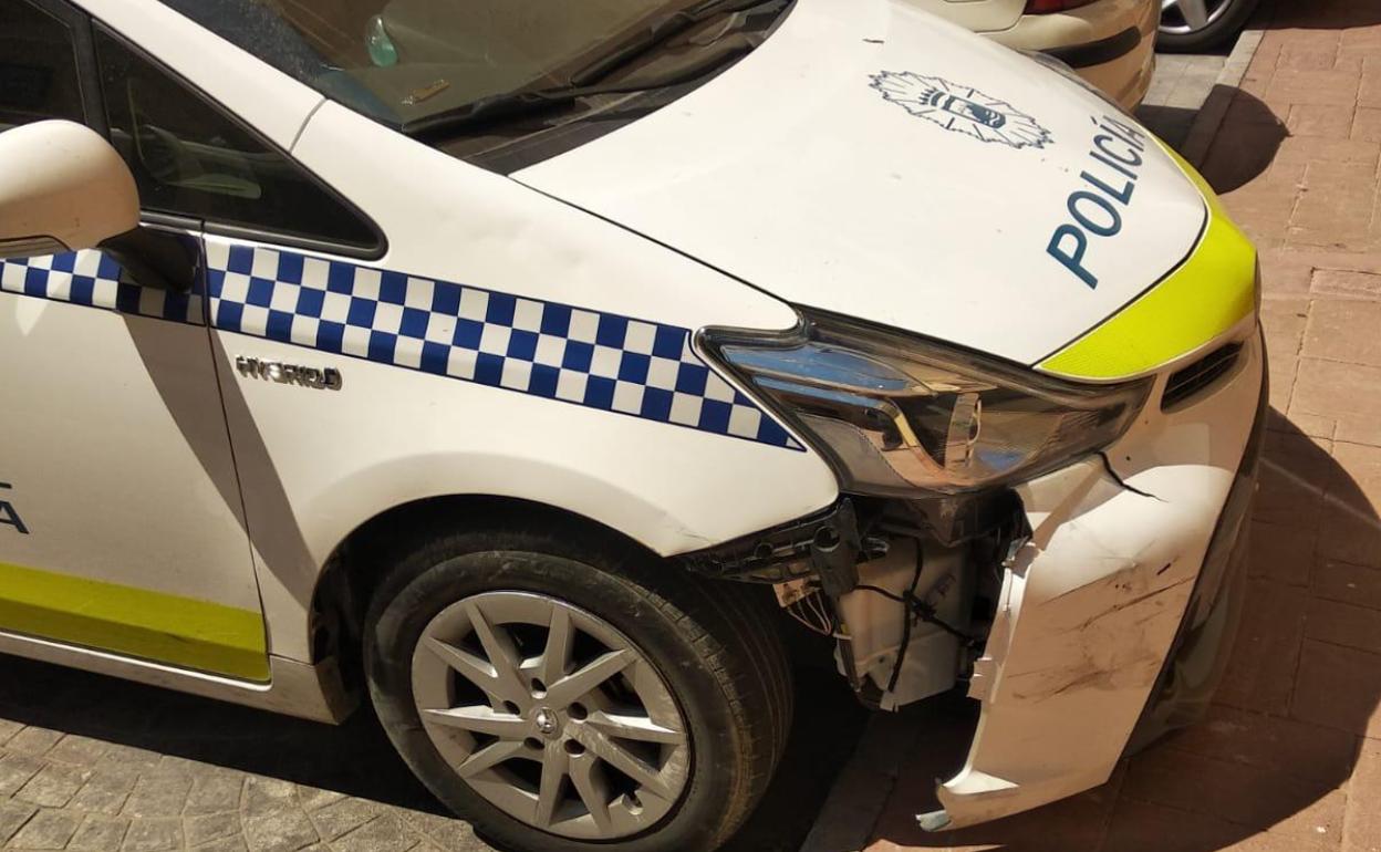 Daños en el vehículo policial. 