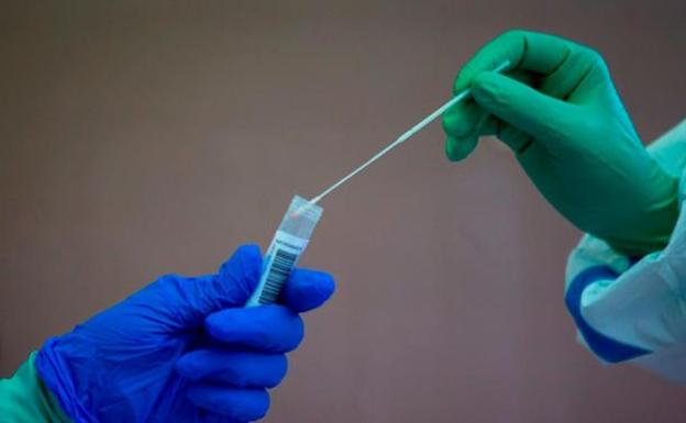 La Junta compra un millón de test rápidos con una fiabilidad muy similar a los PCR