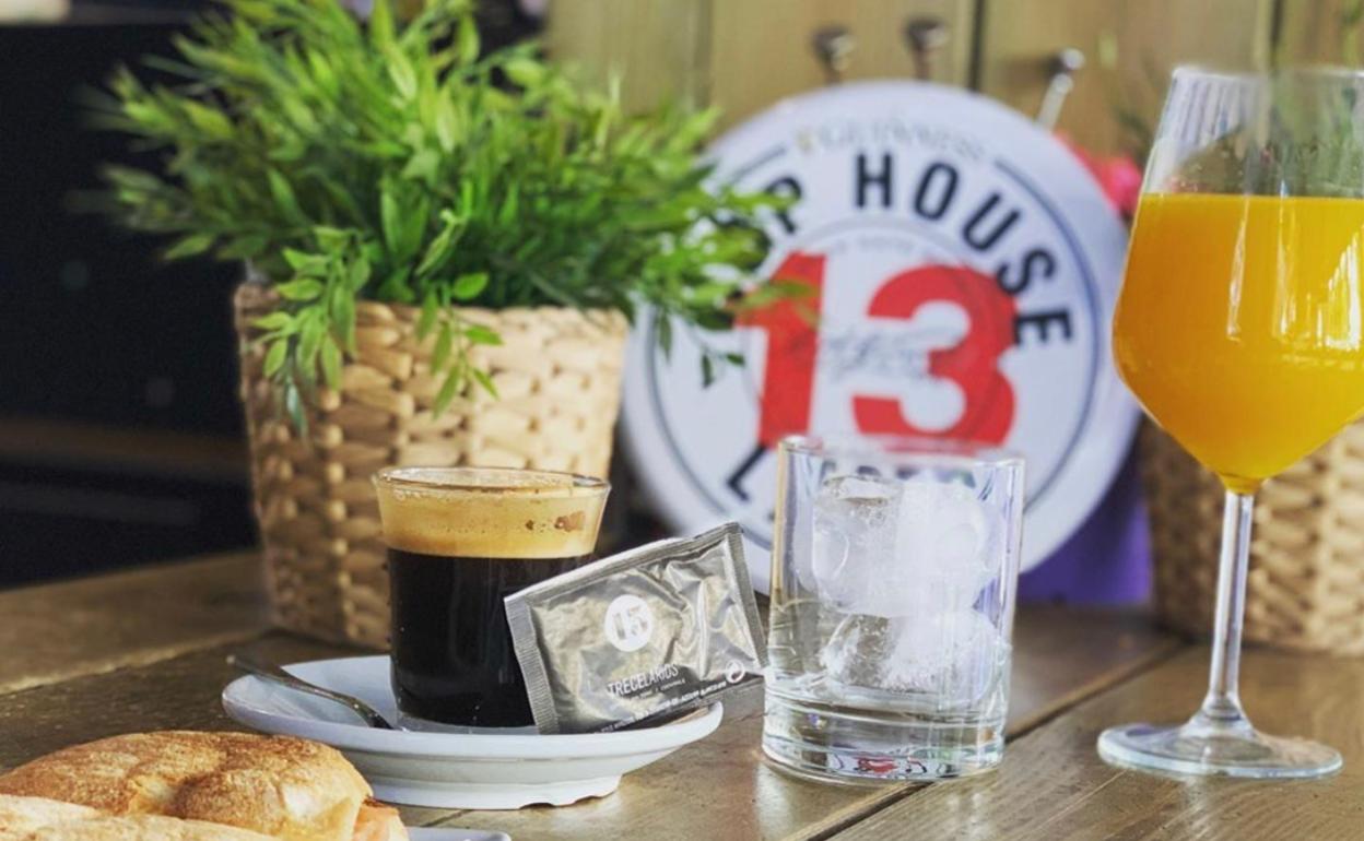 Vista de un desayuno en Larios 13. 