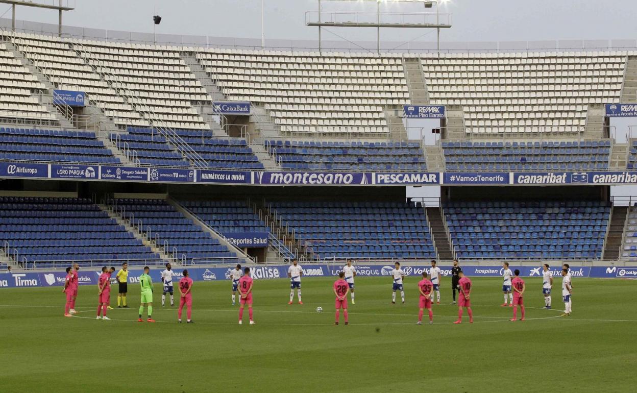 Imagen del último Tenerife-Málaga en el estadio Heliodoro Rodríguez López, sin público por la pandemia de coronavirus.