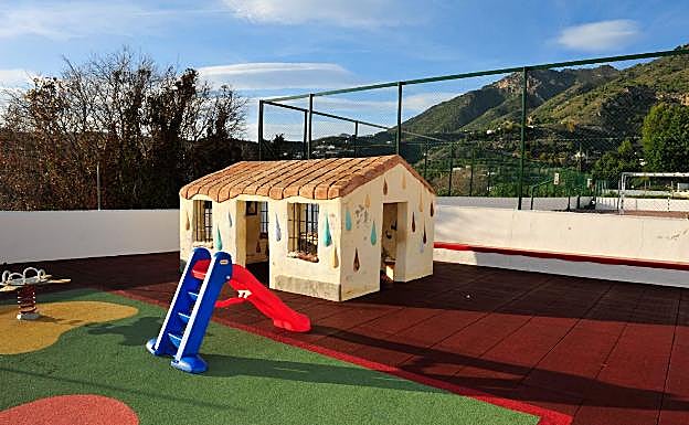 Imagen del nuevo patio de Infantil en el centro educativo de Frigiliana. 