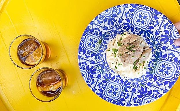 Vista de la ensaladilla rusa del despacho de vinos Tití. 