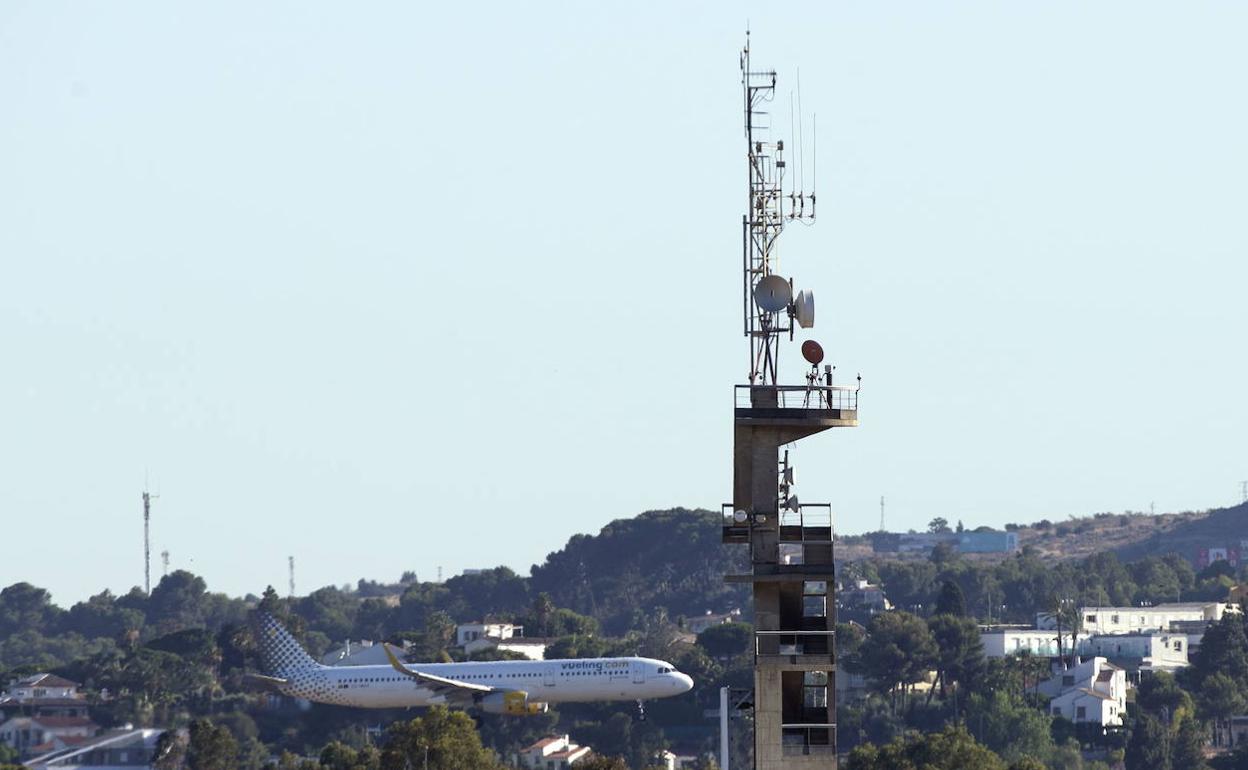 La antena mide 42,37 metros y deberá quedarse en 17,7. 