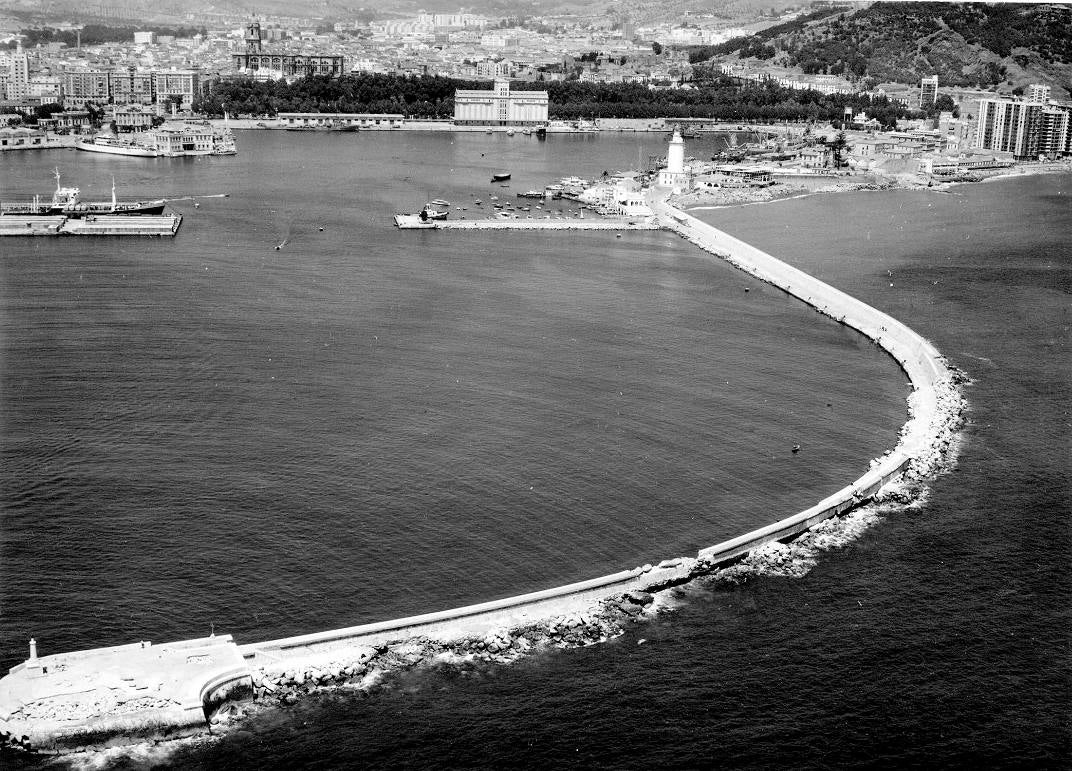 El Parque de Málaga quedó arrasado, se hundieron barcos y quedaron en la miseria cerca de un millar de habitantes de las chabolas de El Bulto, San Andrés y Pedregalejo