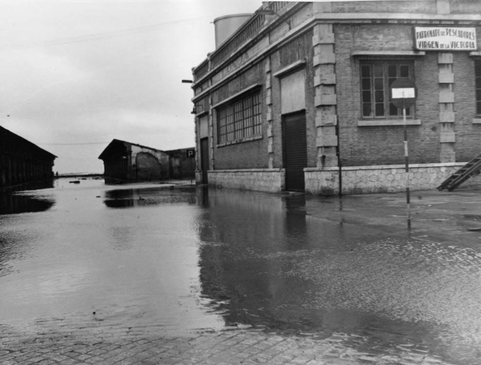 El Parque de Málaga quedó arrasado, se hundieron barcos y quedaron en la miseria cerca de un millar de habitantes de las chabolas de El Bulto, San Andrés y Pedregalejo