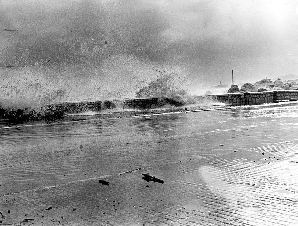 El Parque de Málaga quedó arrasado, se hundieron barcos y quedaron en la miseria cerca de un millar de habitantes de las chabolas de El Bulto, San Andrés y Pedregalejo