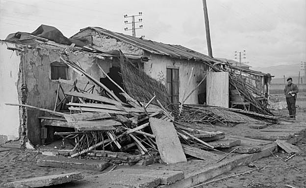 Imagen principal - Chaboras destruidas en El Bulto.