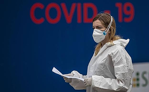 Una sanitaria en un centro médico. 