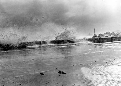 Imagen secundaria 1 - Choque del buque 'Campo Grande'. Paseo Marítico. Embarcación hundida