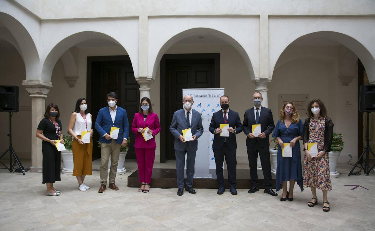 Foto de familia en el patio del Museo Thyssen en la presentación del Programa Educativo 2020-2021.