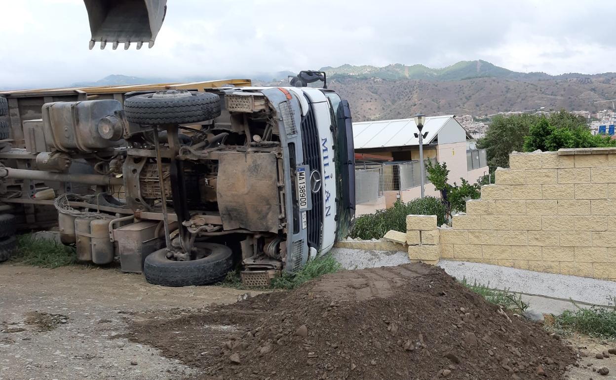 Estado en el que quedó el camión tras el accidente. 