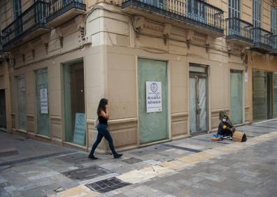 Imagen secundaria 1 - La caída del gasto ha desplomado la facturación de los negocios. Uno de cada cuatro negocios no llegará a final de año sin ayuda. Algunos comercios ya han echado el cierre. 