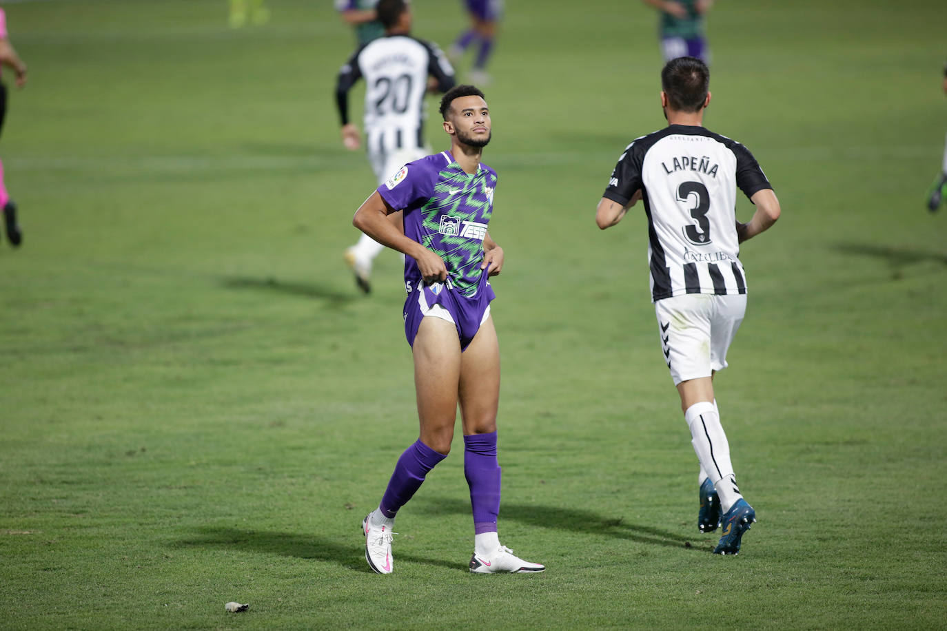 El Málaga logra su primer triunfo de la temporada. 