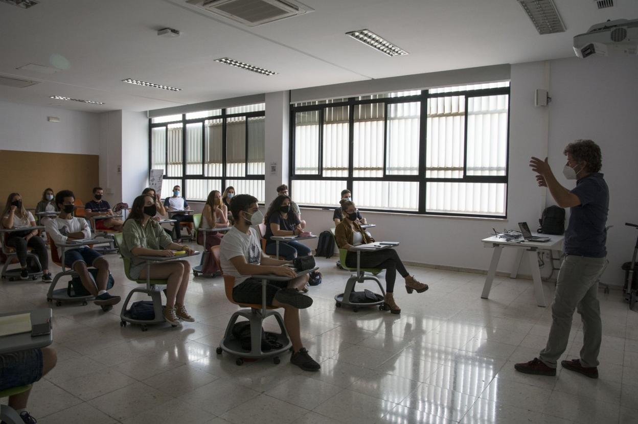 Mascarillas y distancia de seguridad en el comienzo de las clases