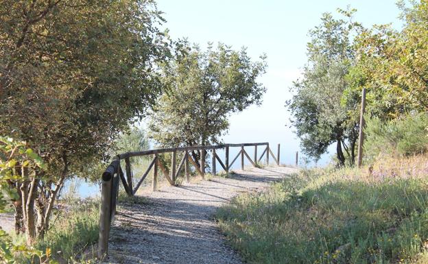 El telón de fondo de este recorrido es el azul del Mediterráneo