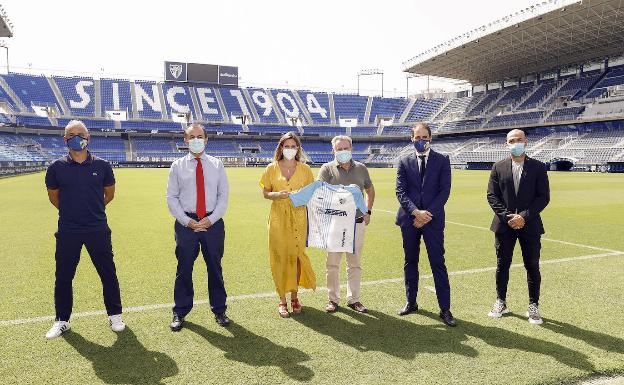 Pellicer, Muñoz, Hernández y su hija Lorena, Arias y Manolo, en La Rosaleda. 