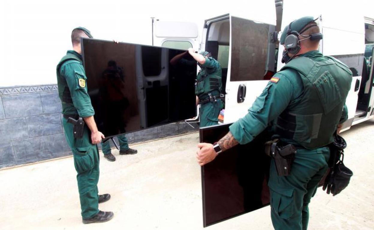 Operativo del pasado sábado en Campo de Gibraltar y málaga, con más de 200 guardias civiles. 