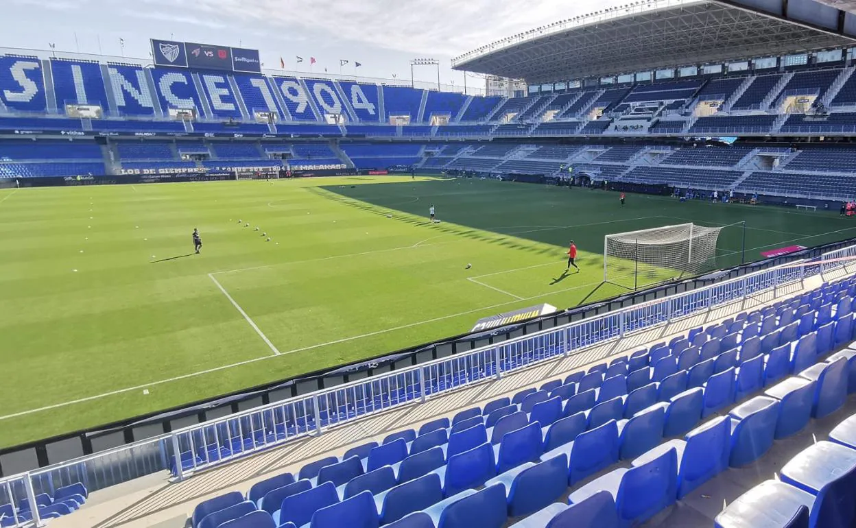 Imagen de este sábado, antes de arrancar el Málaga-Alcorcón. 