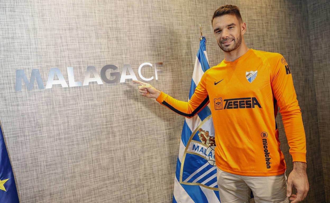 El Málaga acaba de anunciar la llegada del portero Juan Soriano. 
