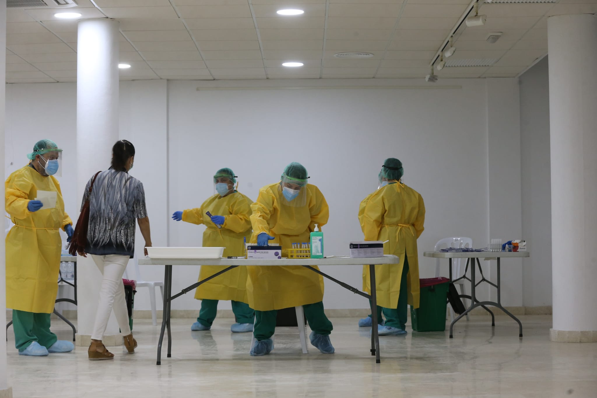 604 vecinos de ambos municipios se someten a un cribado que determinará la incidencia de coronavirus en estos pueblos. En la foto, test en Villanueva de la Concepción.