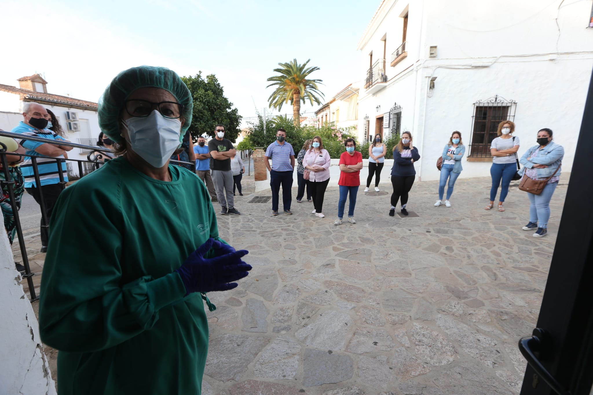 604 vecinos de ambos municipios se someten a un cribado que determinará la incidencia de coronavirus en estos pueblos. En la foto, test en Villanueva de la Concepción.