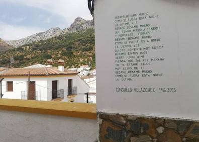 Imagen secundaria 1 - Bolero en el Parque de las Camaretas. Abajo, el romanticismo tiene un lugar importante en este itinerario. Y letra de un célebre bolero de José Alfredo Jiménez.