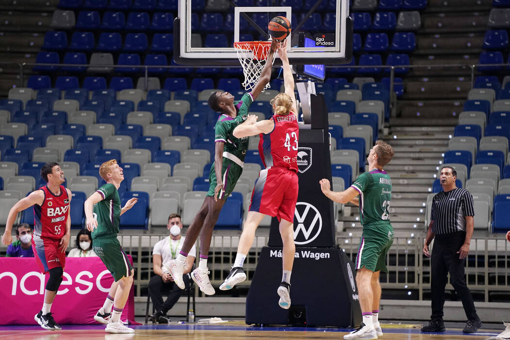 Fotos: Las imágenes del Unicaja-Manresa en el Carpena