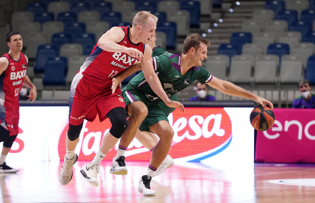 Fotos: Las imágenes del Unicaja-Manresa en el Carpena