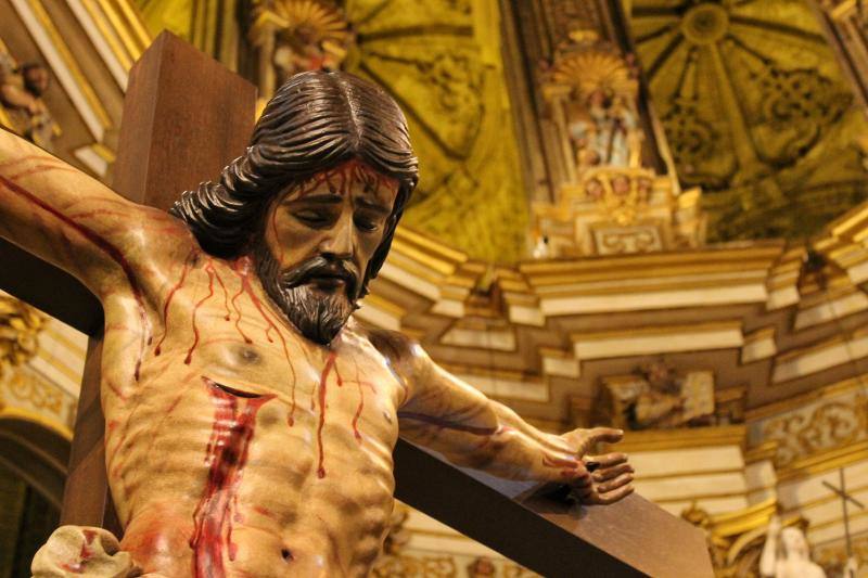 El Cristo Mutilado (ahora llamado de la Clemencia) ha recuperado la pierna derecha y el pie izquierdo.