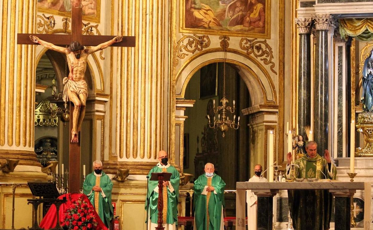 Un momento de la misa. 