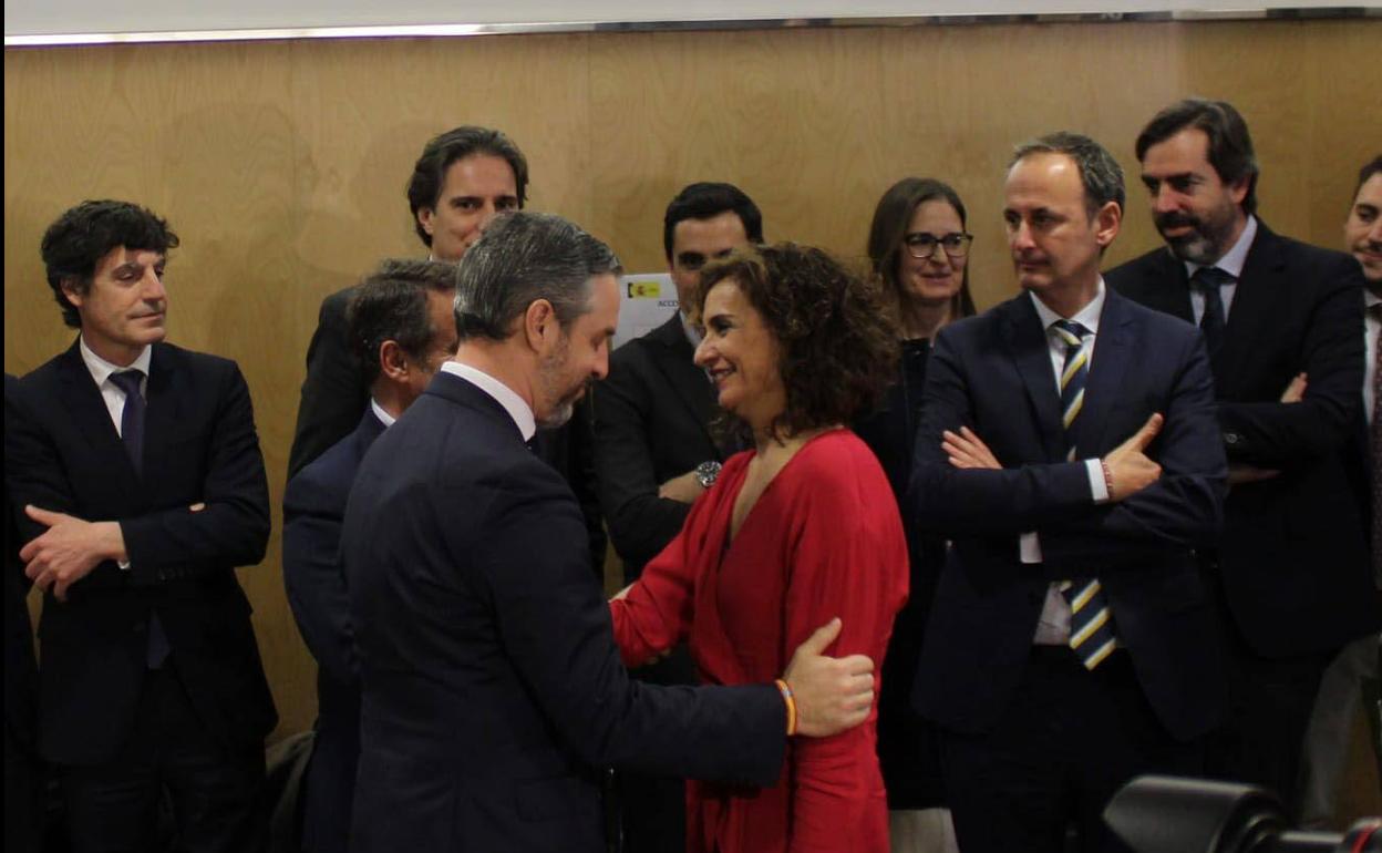 La ministra de Hacienda, María Jesús Montero, y el consejero de Hacienda andaluz, Juan Bravo, en el CPFF del pasado febrero.