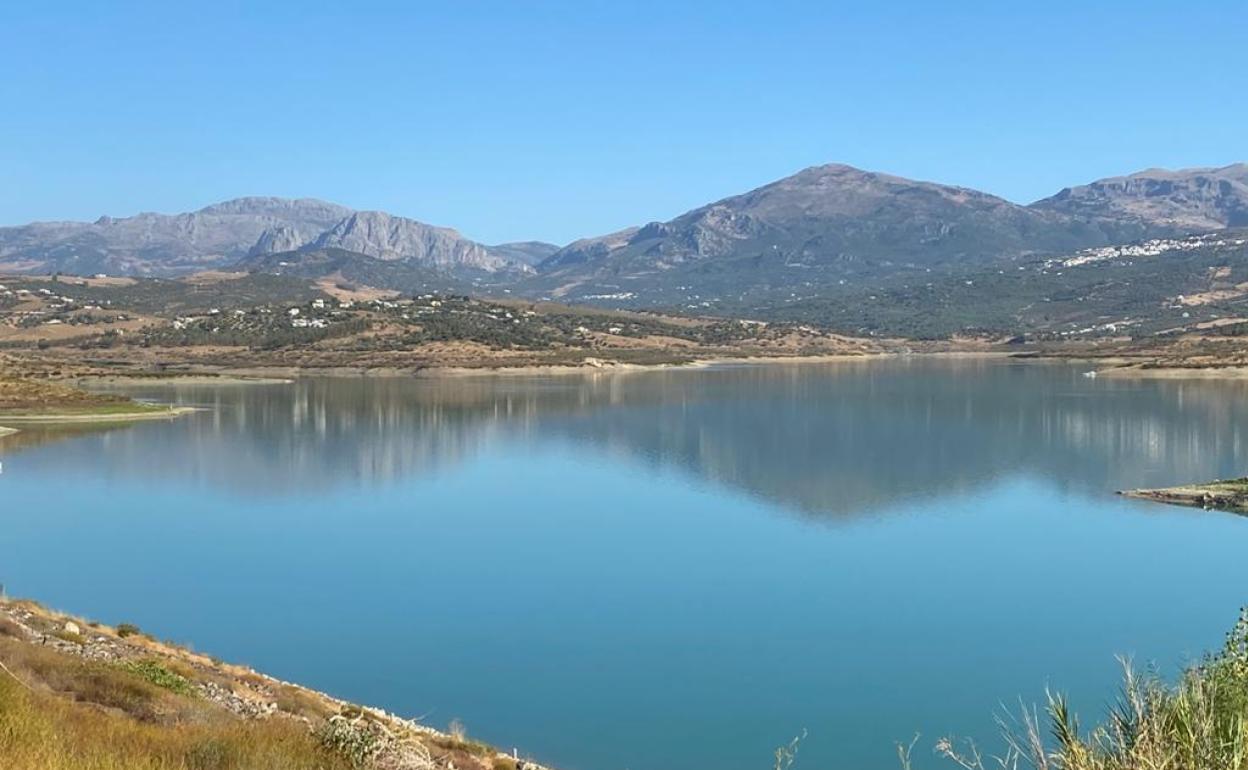 Las reservas hídricas del embalse de La Viñuela siguen descendiendo y ya se encuentra al 28% de su capacidad.