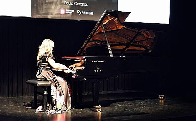 Paula Coronas interpretó piezas de autores malagueños, incluido Del Campo. 