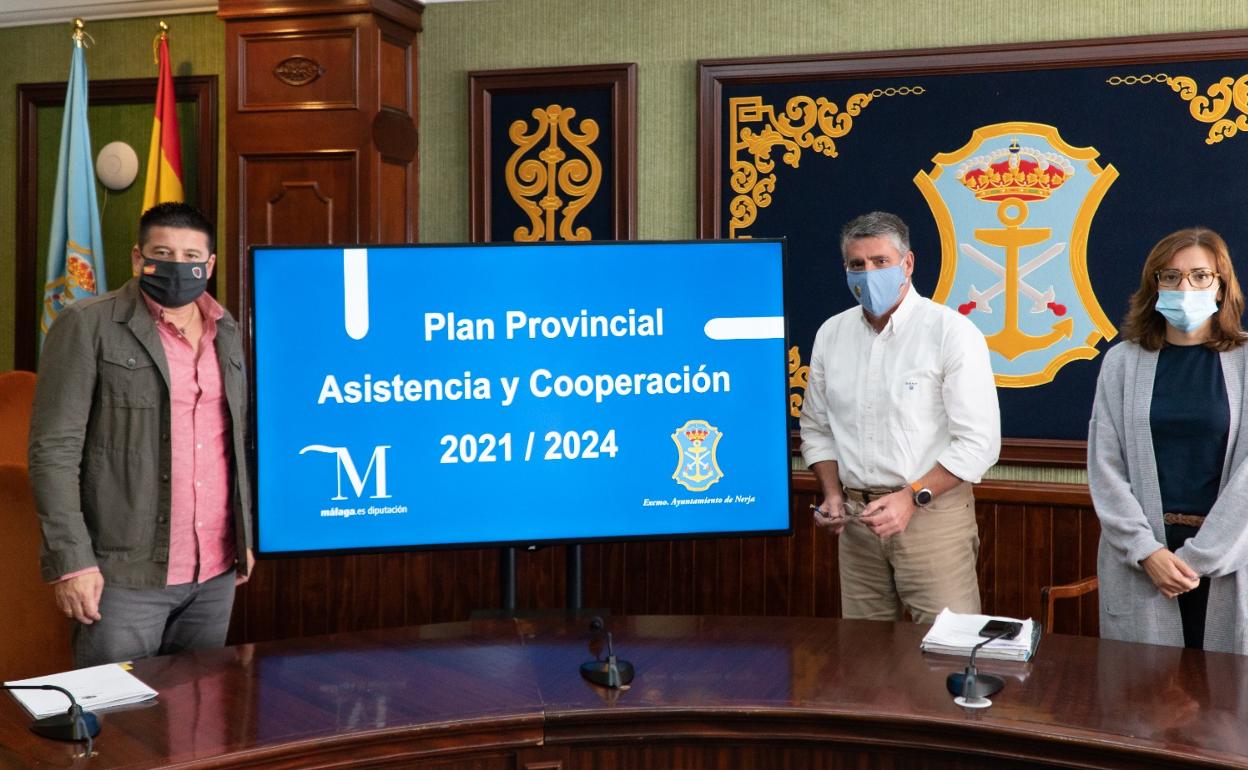 Acto de presentación del Plan Provincial en el Ayuntamiento de Nerja. 