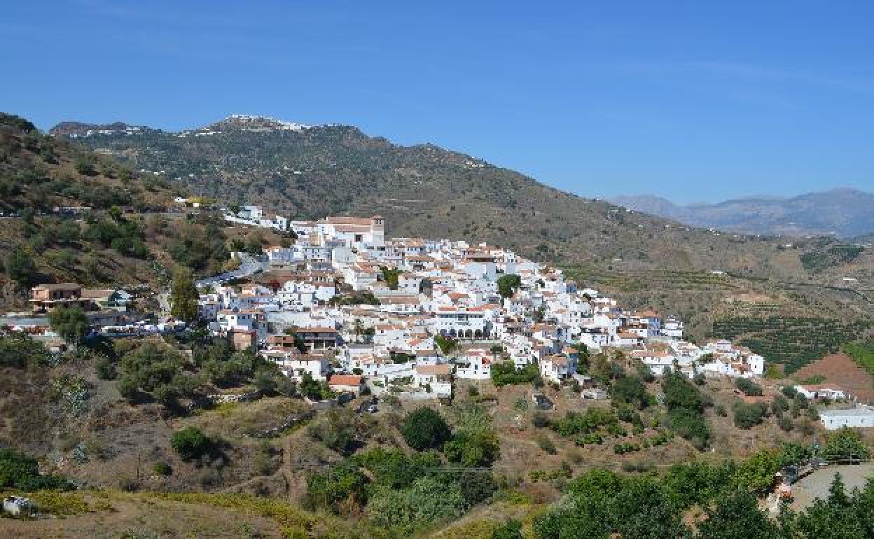 Vista del pueblo de Cútar.