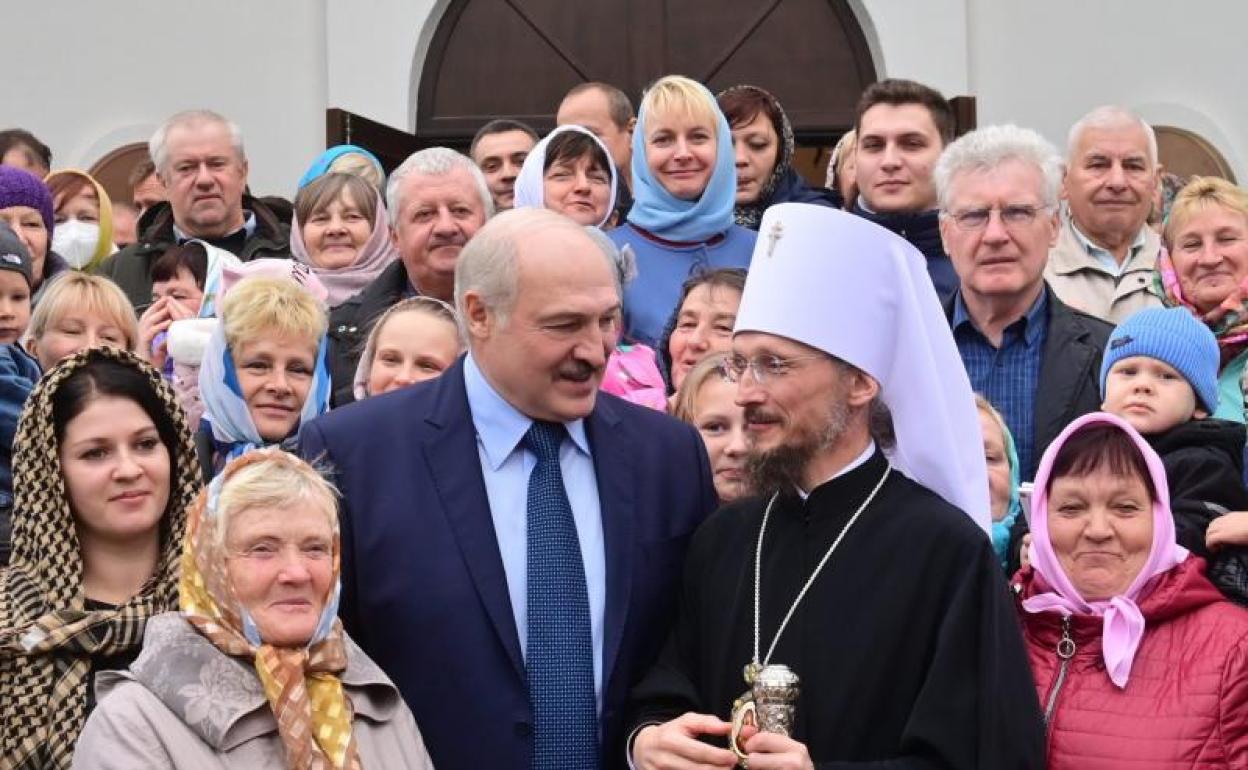 Lukashenko, en una iglesia de la localidad de Shershuni, a principios de este mes.