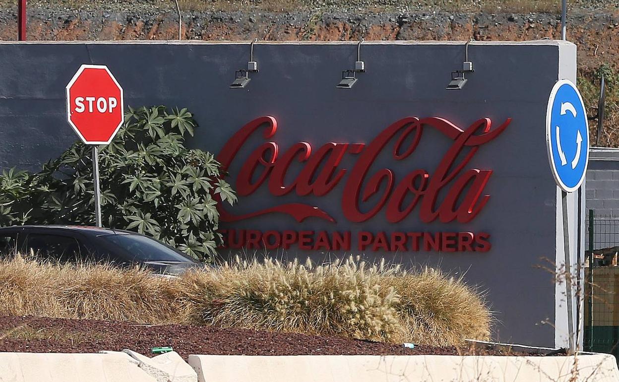 El ERE de la planta de Coca-Cola en Málaga empezará a negociarse este viernes