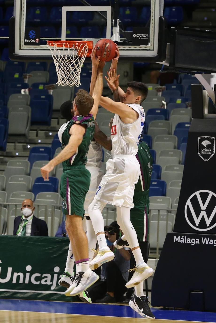 El Unicaja afrontó el encuentro con 11 profesionales 
