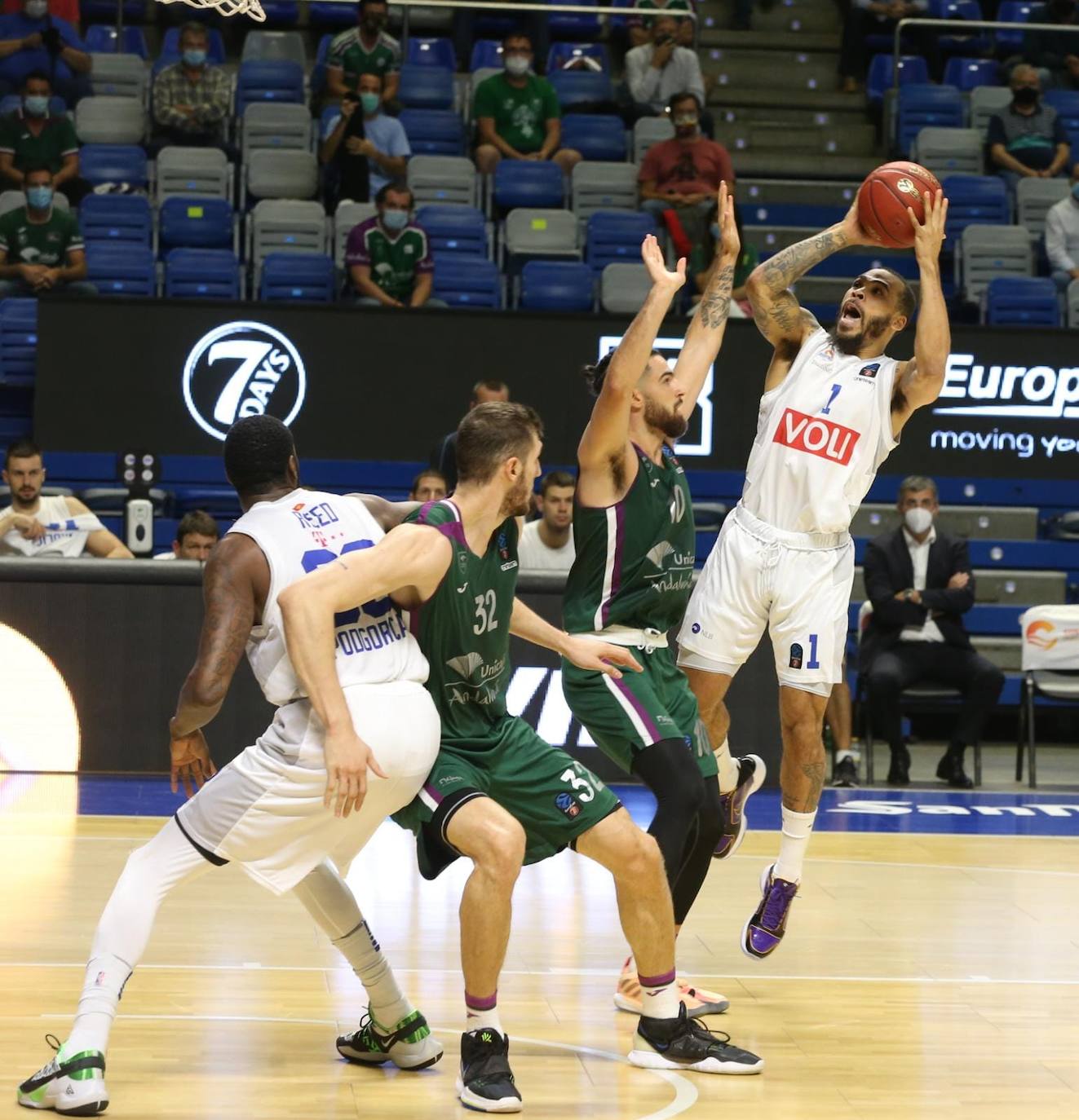El Unicaja afrontó el encuentro con 11 profesionales 