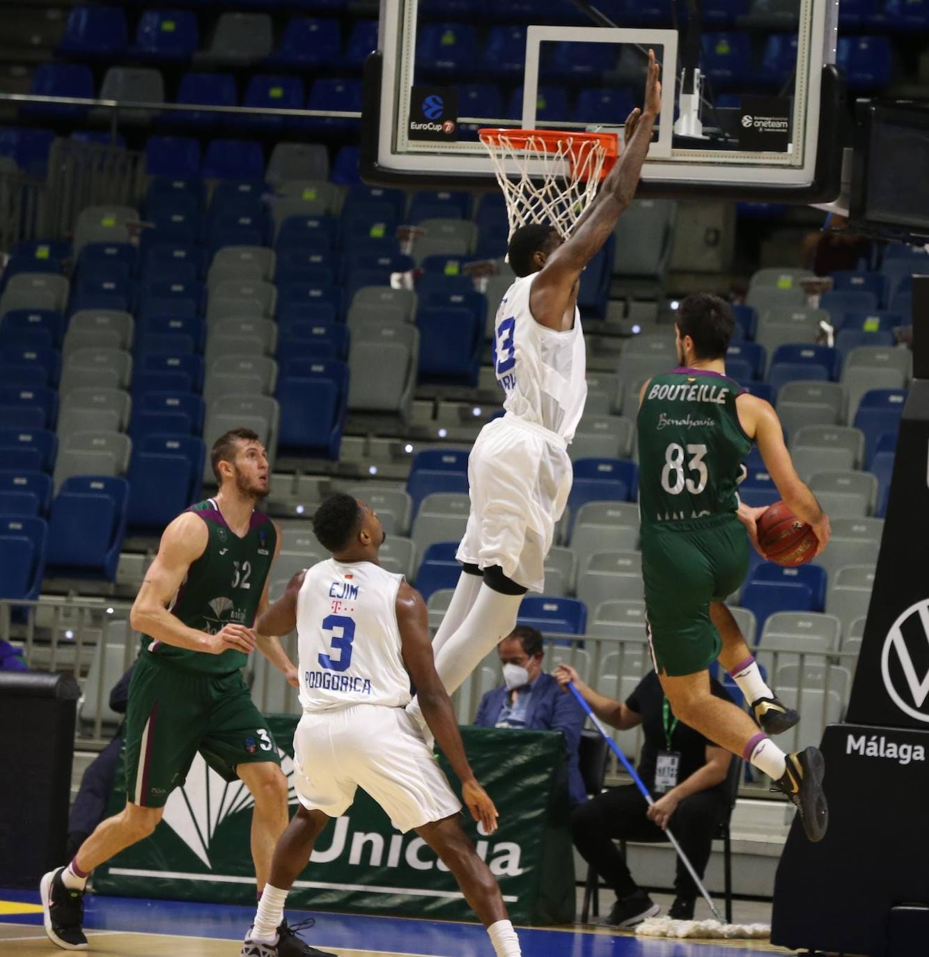 El Unicaja afrontó el encuentro con 11 profesionales 