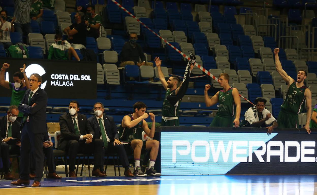 Los jugadores del Unicaja de banquillo celebran el triunfo ante el Buducnost del pasado martes. 