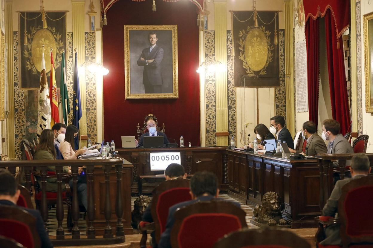 El Salón de Plenos volvió a acoger una reunión presencial. a. j. guerrero