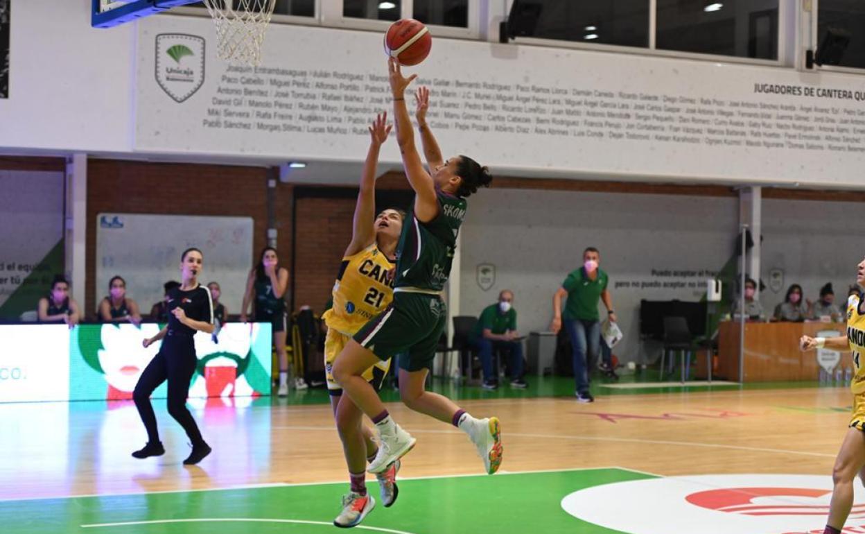 El Unicaja se hace con su segundo triunfo de Liga, ante el Real Canoe